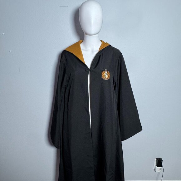 Hufflepuff House Cloak with Optional Wand – Size Small - Picture 1 of 5